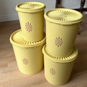 COPY - Vintage 1970’s Tupperware stackable set!
